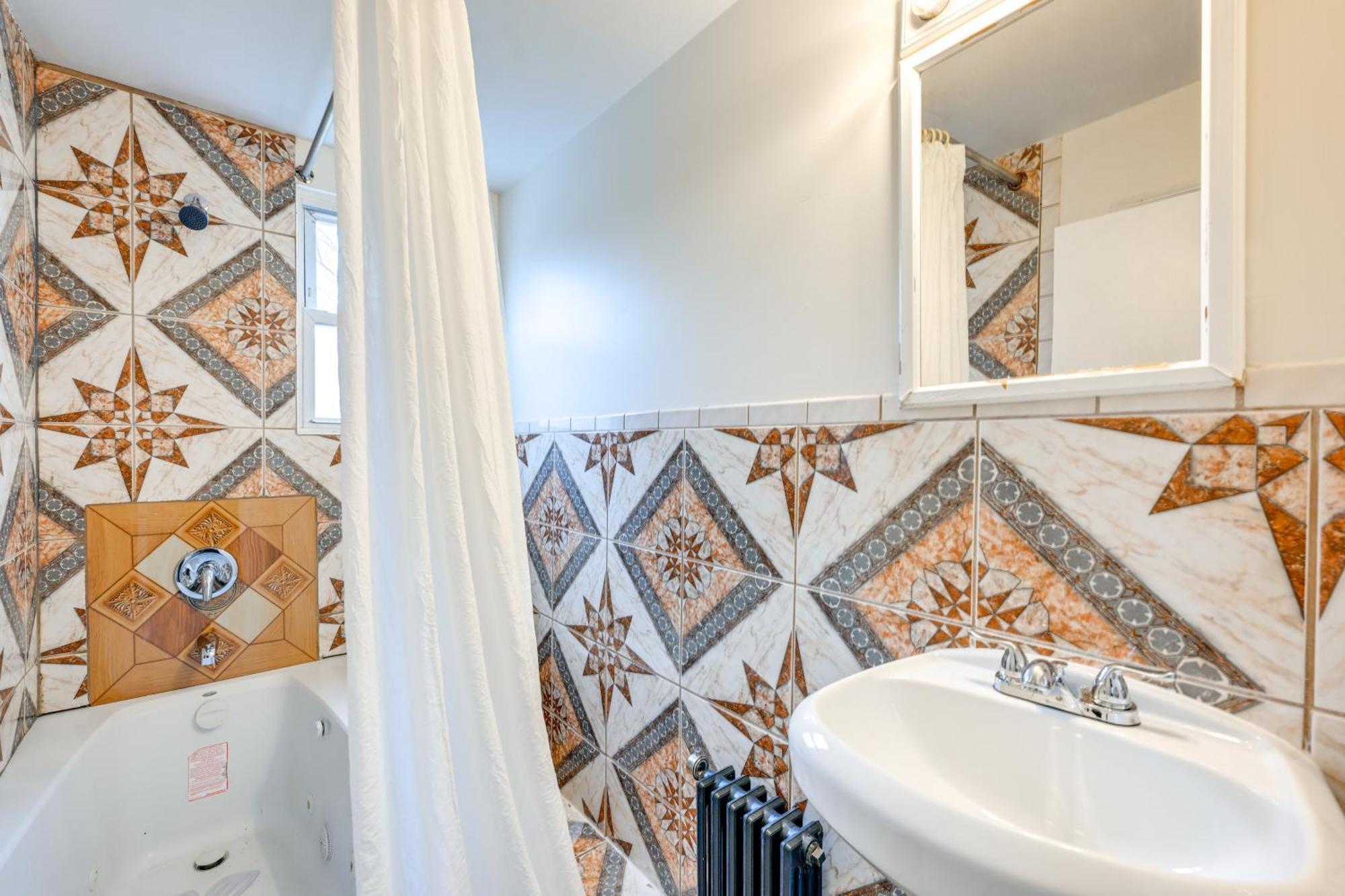 Charming Long Island Home With Fenced Yard! 弗里波特 外观 照片